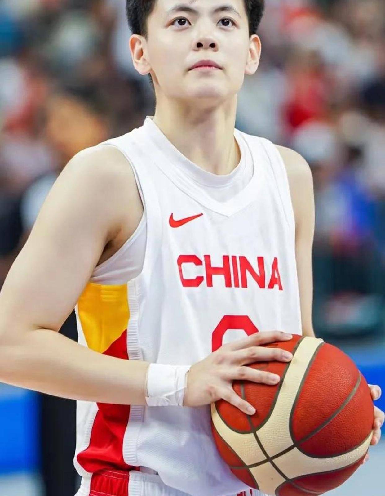姐妹连线！杨力维杨舒予合砍25分老将发力助队大胜