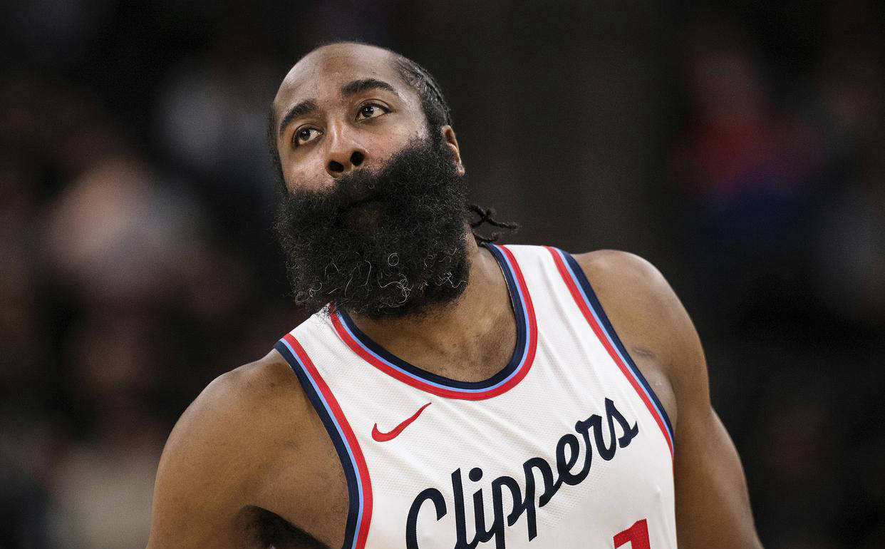 NBA快船交易第2步：正式裁掉中锋尤班克斯&度过澄清期将加盟国王