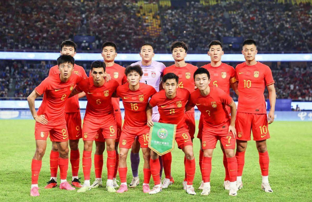 包含国足重庆公开训练热度不减战巴林阵容将有较大变化的词条